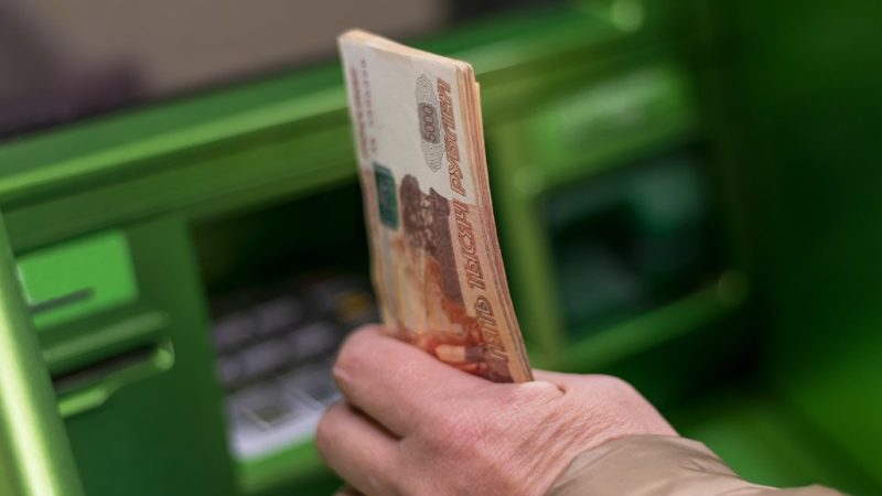 Аналитик сообщил о сигналах для срочного снятия денег с вкладов