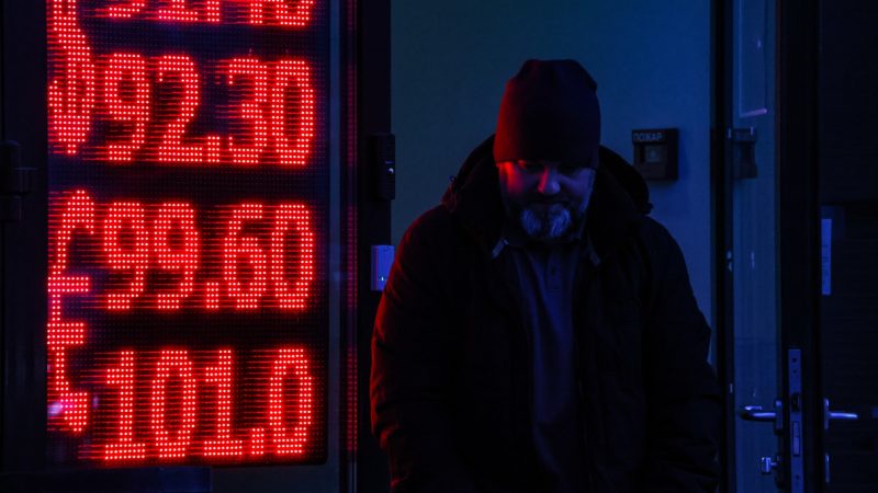Аналитик объяснил, чего сейчас ждать от курса доллара